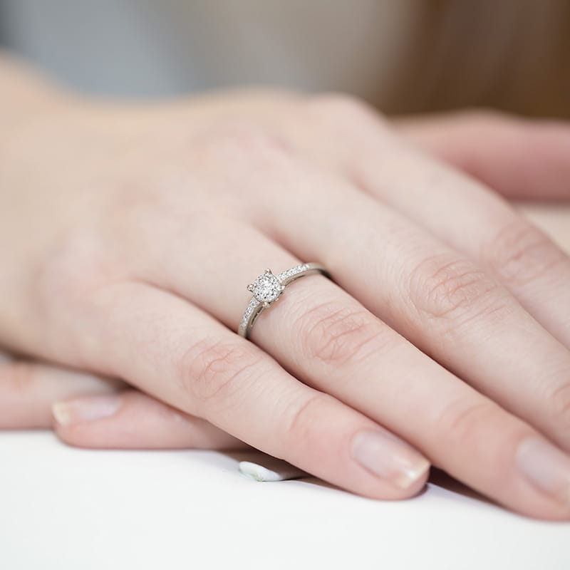 Pierścionek Diament 0,04ct białe złoto 375 - obrazek 4