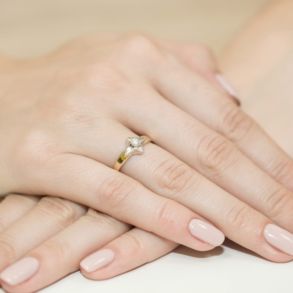 Pierścionek Diament 0,12ct żółte złoto - obrazek 4