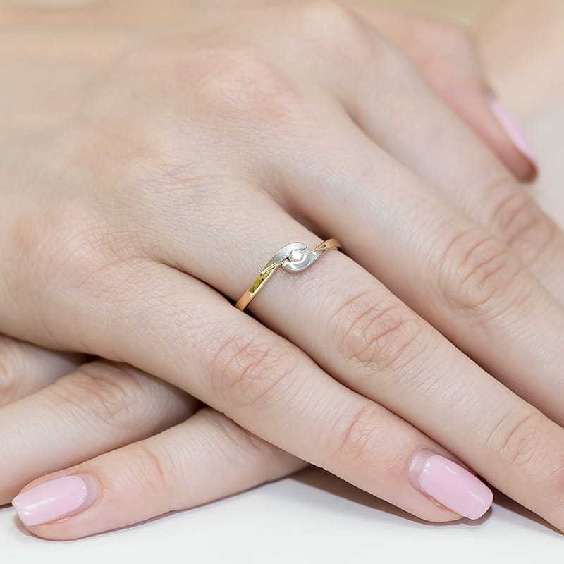 Pierścionek Diament 0,05ct żółte złoto - obrazek 4