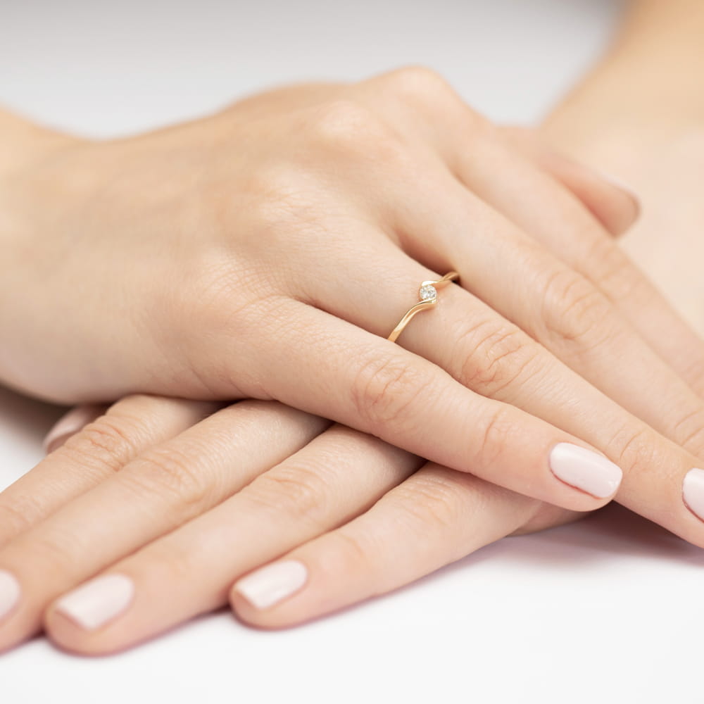 Pierścionek Diament 0,09ct żółte złoto - obrazek 4