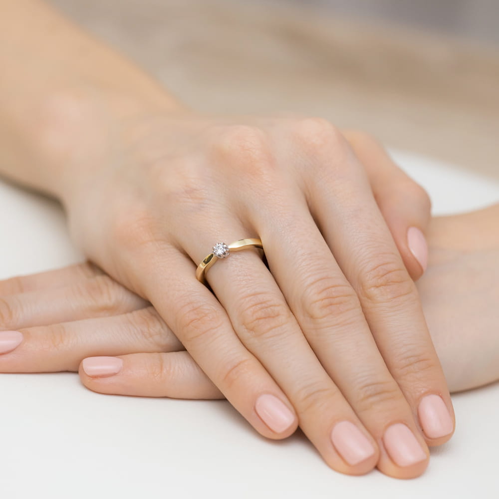 Pierścionek Diament 0,08ct żółte złoto - obrazek 4